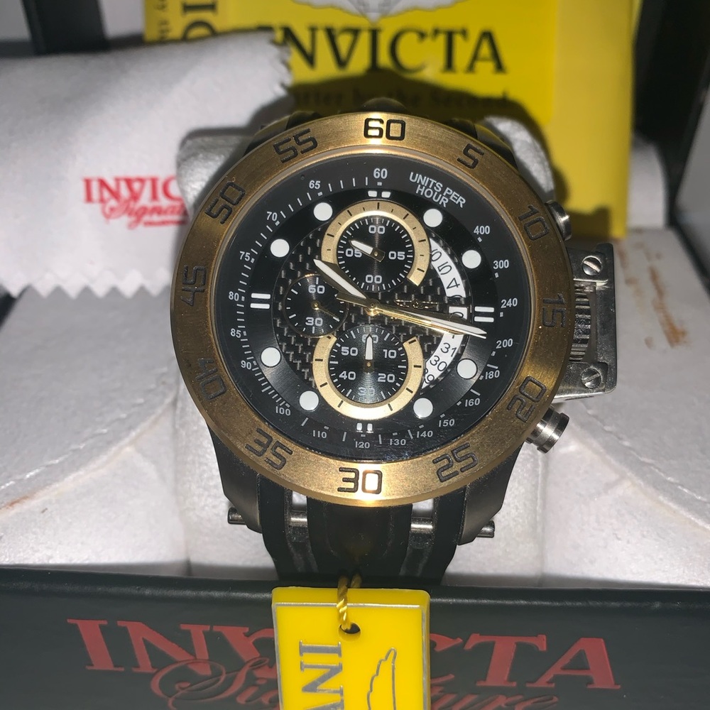 Sold!!! Men’s Invicta Signature watch